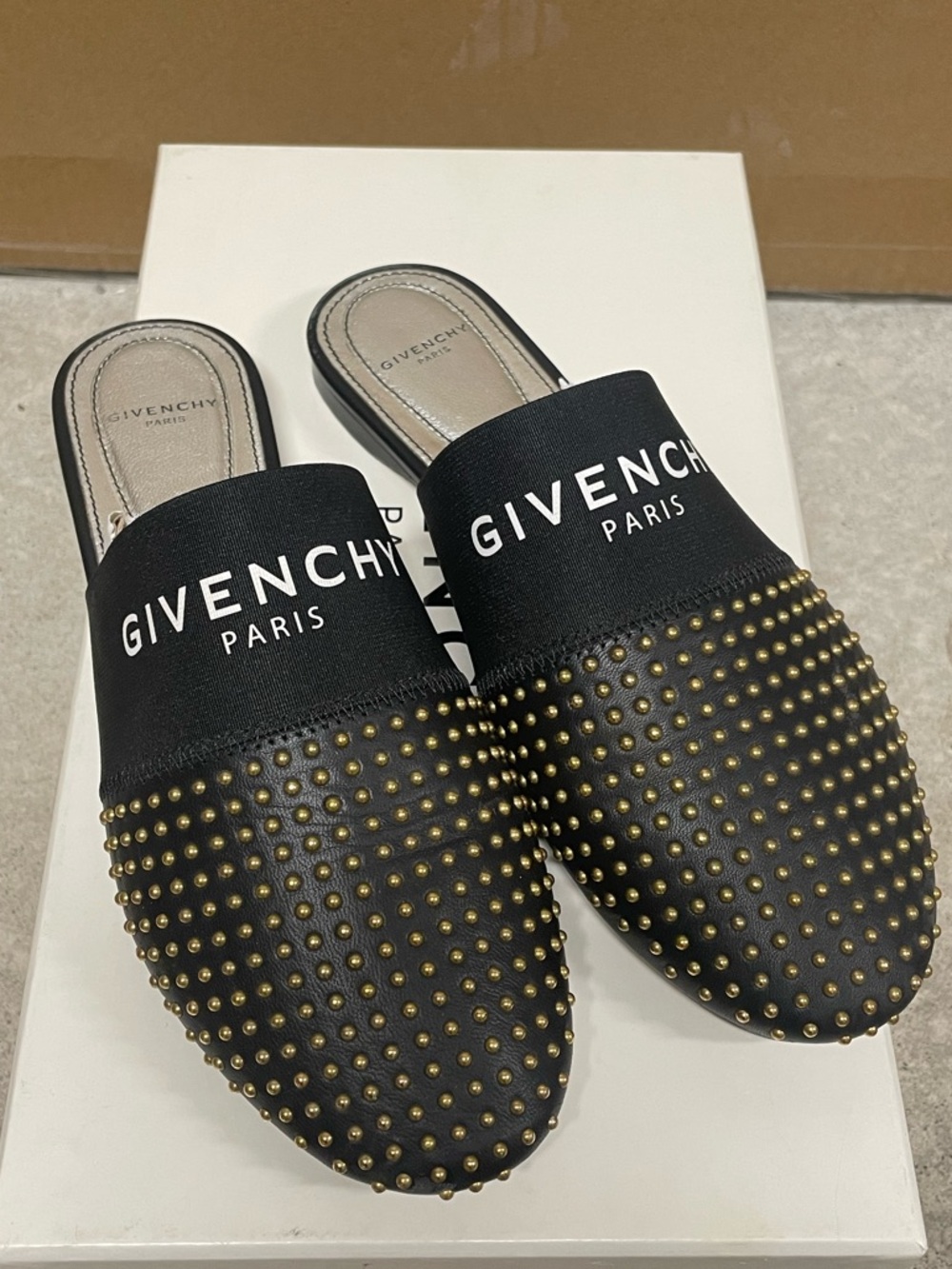 💯 AUTHENTIC Givenchy Bedford Studded Mule Slides – Size 35
